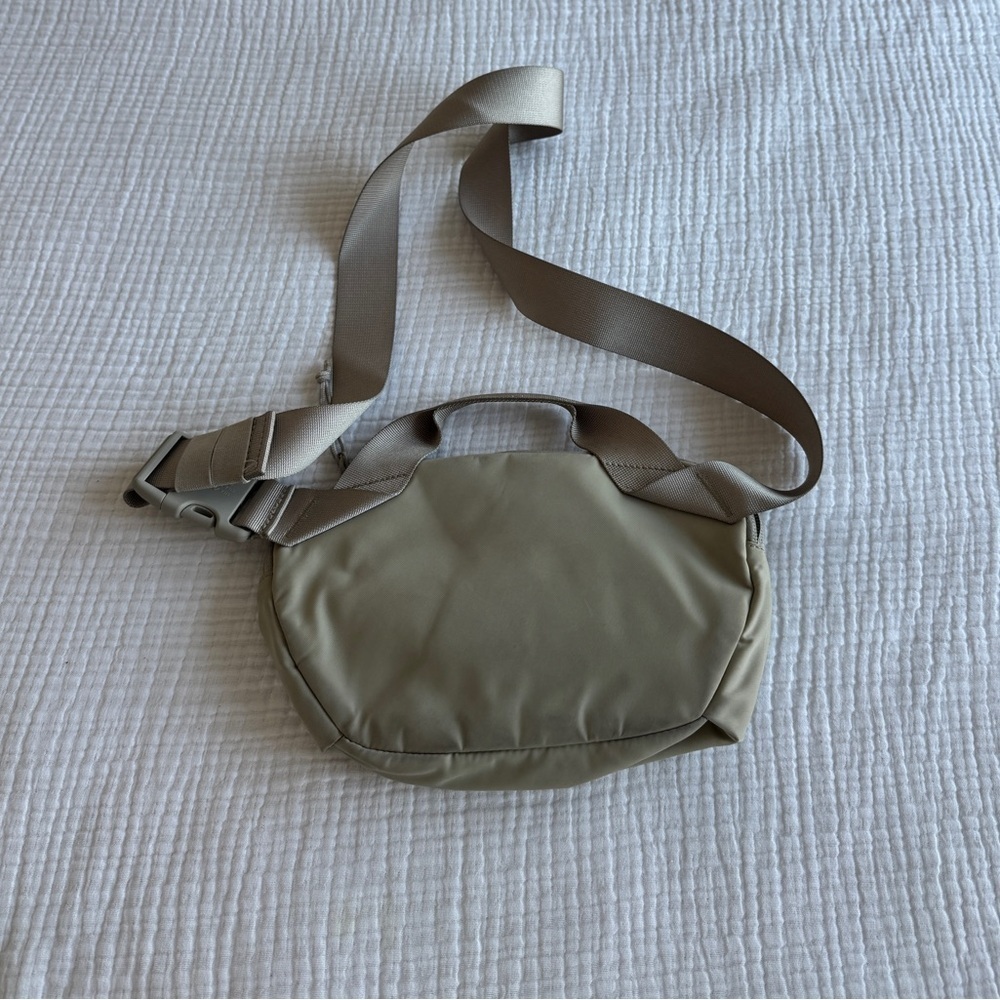 Lululemon All Day Essentials Belt Bag Raw Linen 2.5L - Picture 5 of 5